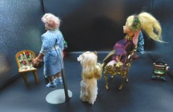 lot 12 3 porc dolls side